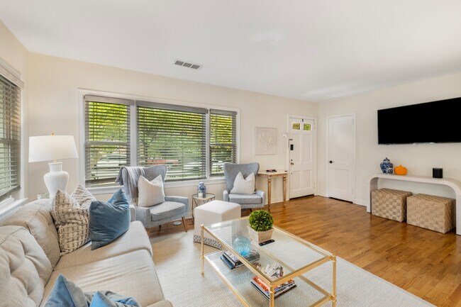 Building Photo - 746 Amsterdam Ave NE