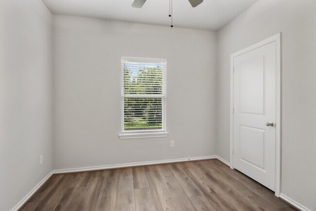 Building Photo - 1403 Acorn Mdw St