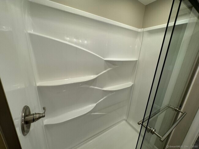 Building Photo - 42 Uplands Way