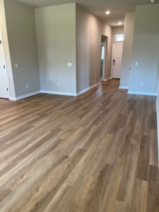 Building Photo - Beautiful New Home!