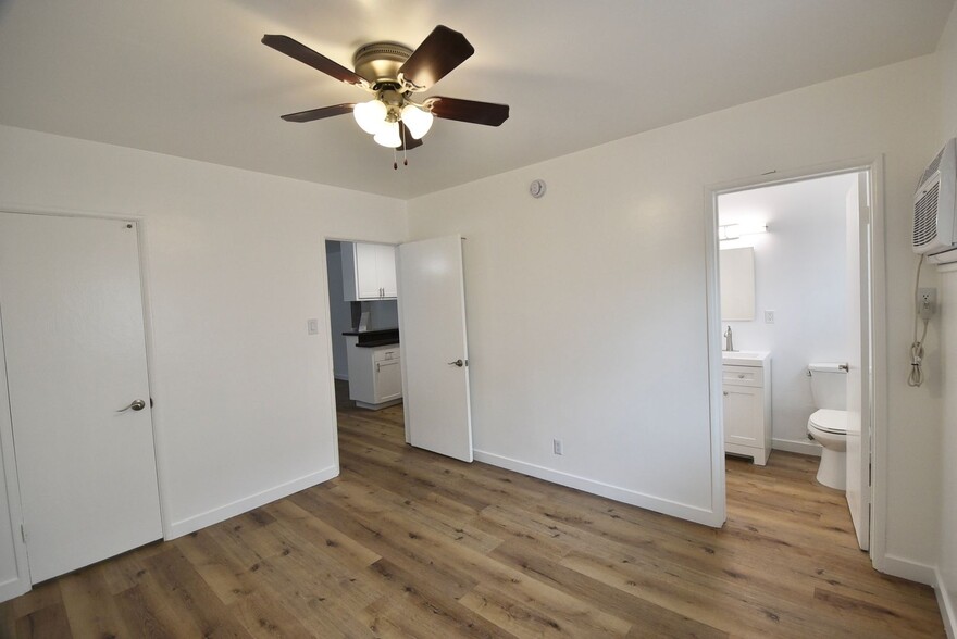 Building Photo - 10645 Valley Spring Ln