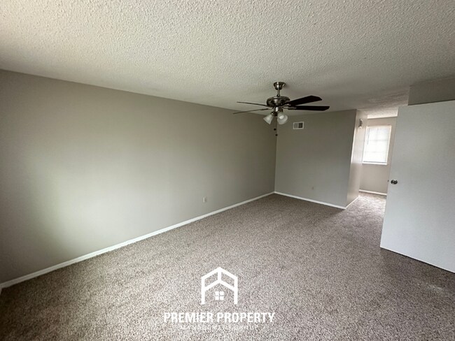 Building Photo - Spacious 4BR Home w/ Fireplace, Covered Patio & Fenced Yard