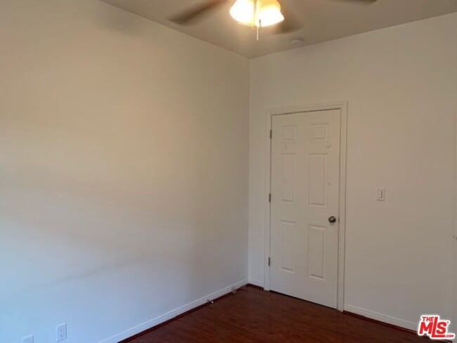 Building Photo - 1305 W 37th Pl