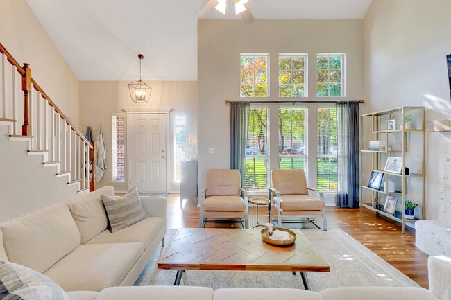Primary Photo - 10102 S Evanston Ave