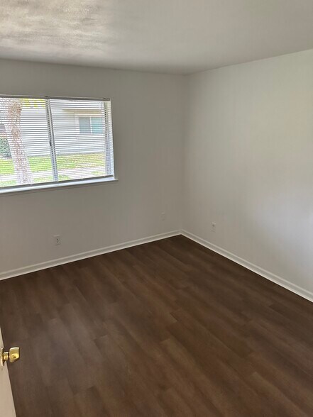 Building Photo - 112 Luna Grande Cir