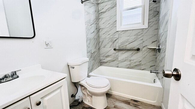 Building Photo - 473 Grove St