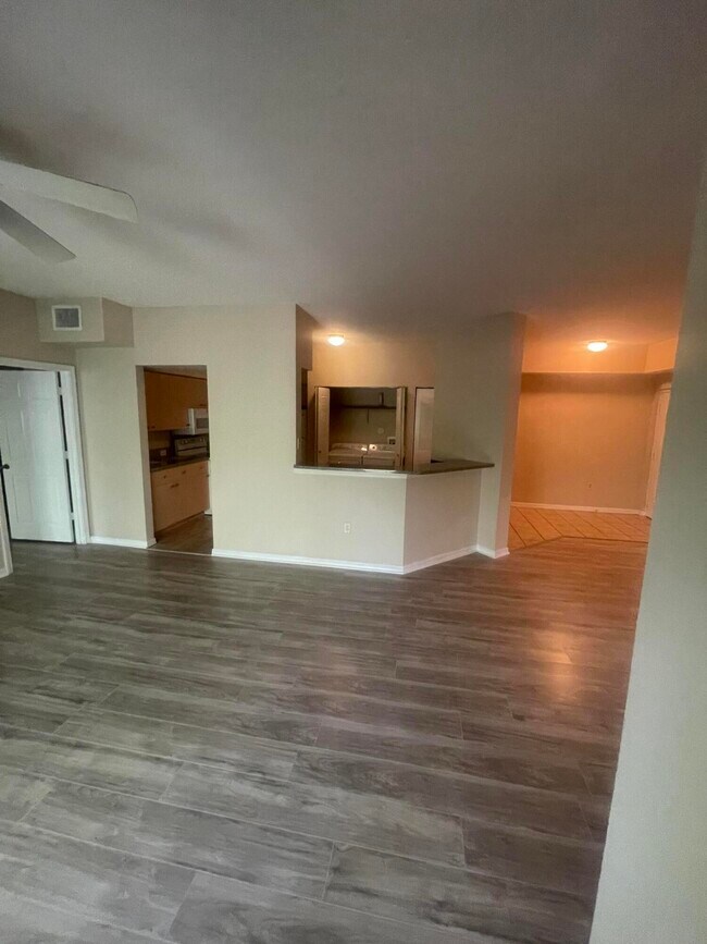 Building Photo - 360 Crestwood Cir