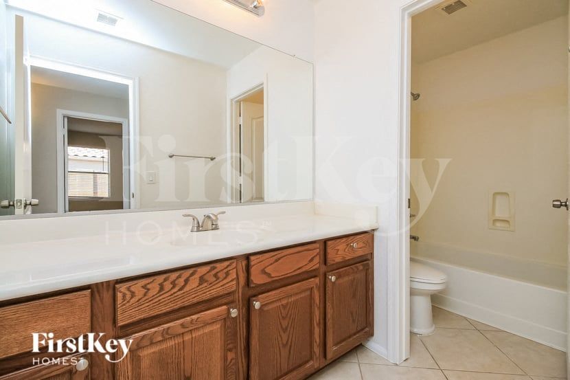 Building Photo - 98 E Clairidge Dr