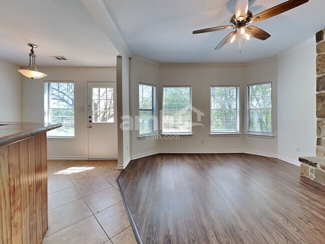 Building Photo - 315 Lakeside Dr
