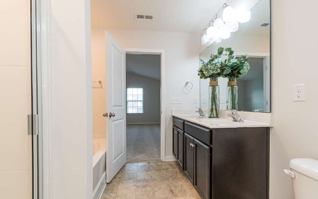 Building Photo - Stunning 4-Bed Home in Wendell with Granit...