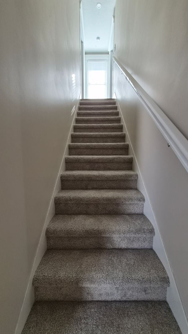 Building Photo - Charming Downtown Sunbury Home!