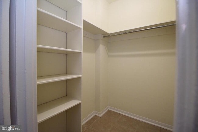 Building Photo - 1511 S George Mason Dr