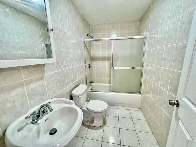 Building Photo - 13 Centre St