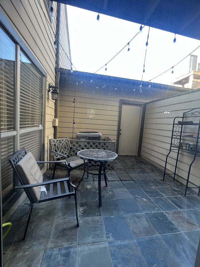 Building Photo - 736 Country Pl Dr