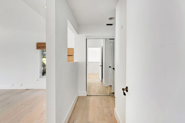 Building Photo - 1026 Seasage Dr