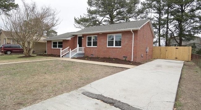 Building Photo - Beautifully Renovated Ranch-Style Home in ...