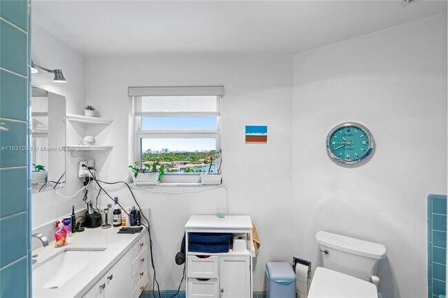 Building Photo - 4925 Collins Ave