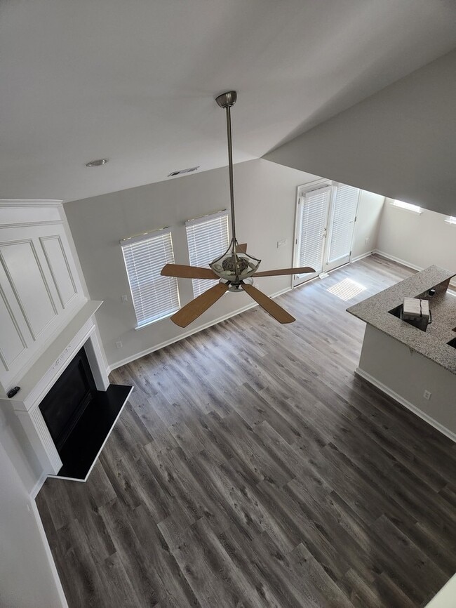 Building Photo - Refreshing Place to Create Memories w/Master on the Main!