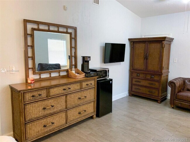 Building Photo - 1501 NW 7th Terrace