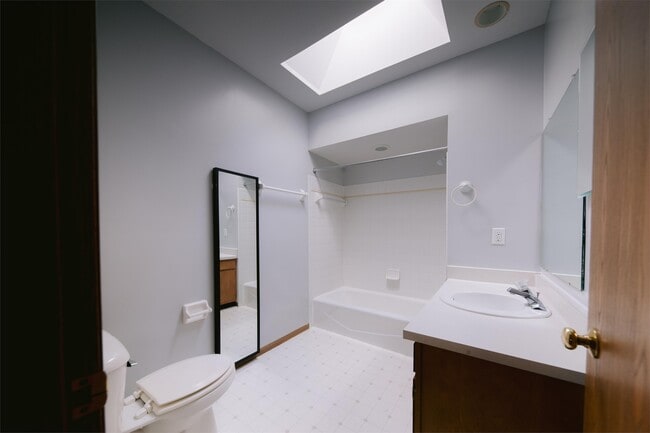 Building Photo - 252 S Washington Ave