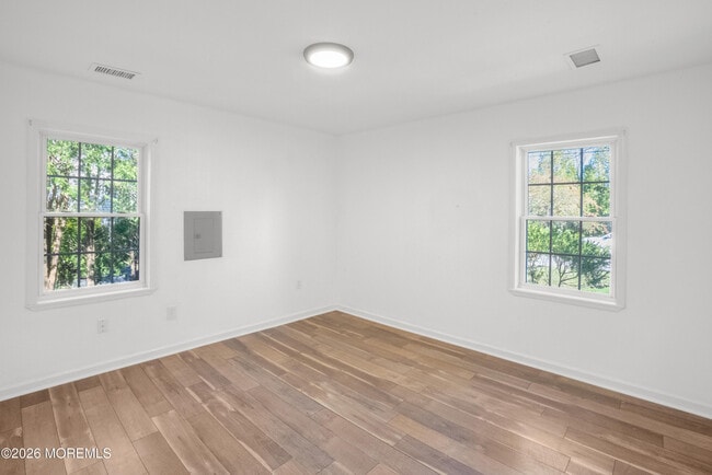 Building Photo - 28 Oak Ln