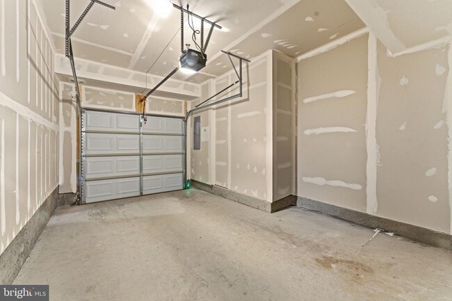 Building Photo - 2490 Connector Aly