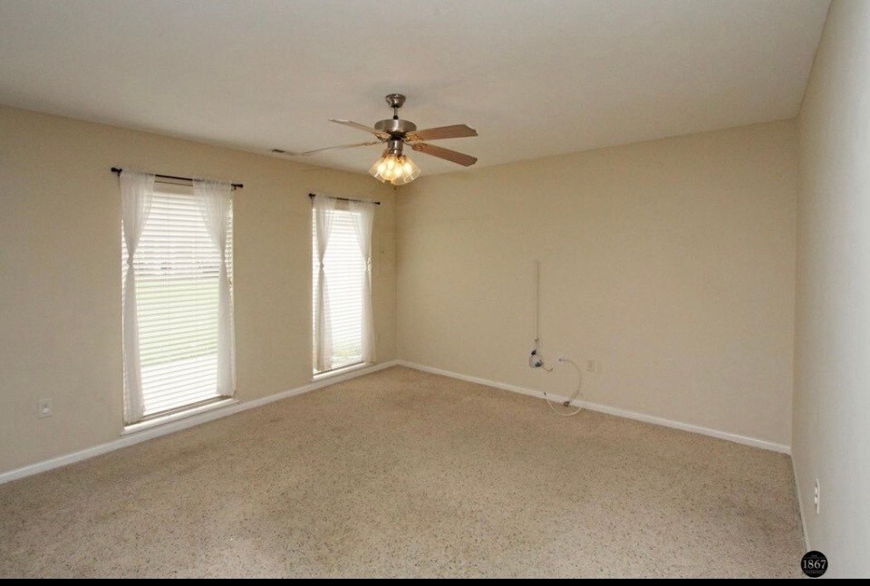 Building Photo - 6028 Glenbrook Ln