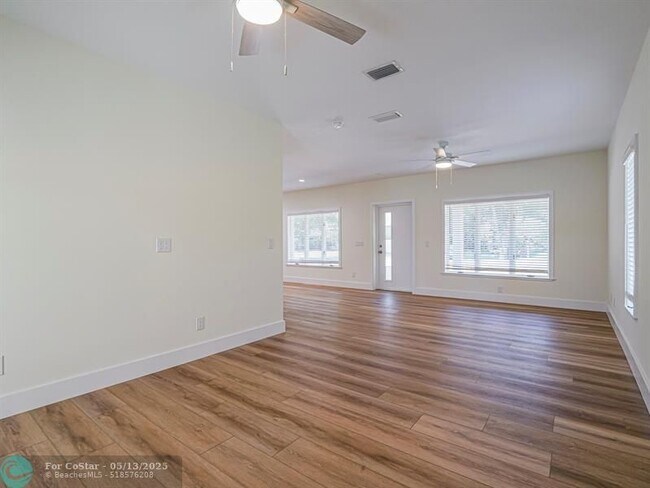 Building Photo - 1845 10th Pl