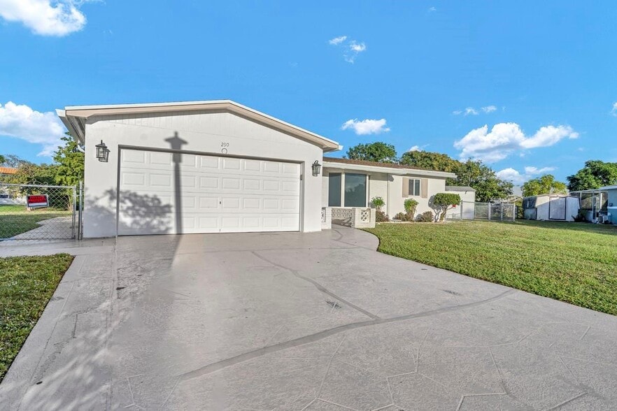 Building Photo - 290 NW 65th Ave