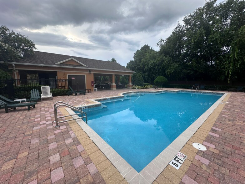 Building Photo - 1421 Pine Oak Trail