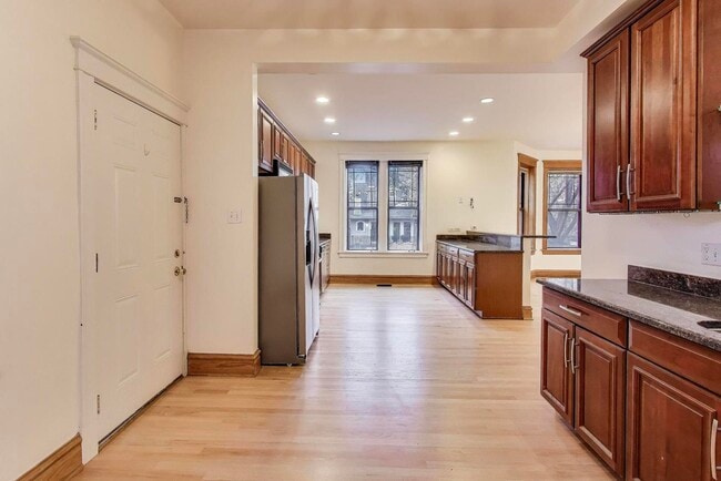 Building Photo - 3901 N Hamilton Ave