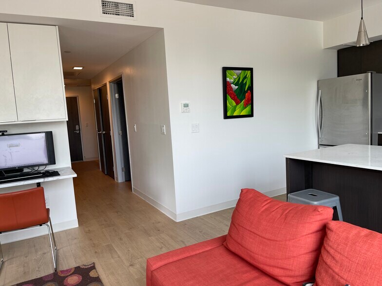 hall - 718 W Babcock St