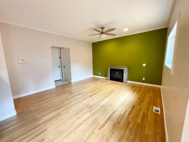 Building Photo - 315 N 155th St
