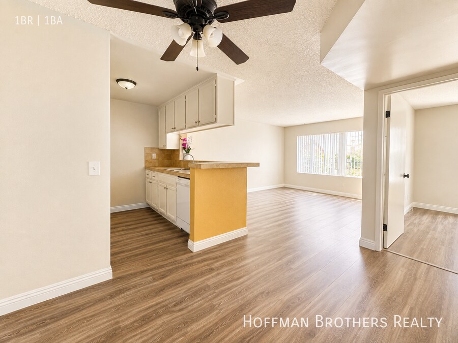 Building Photo - 9233 Van Nuys Blvd