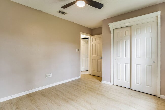 Building Photo - 2241 Prytania Cir