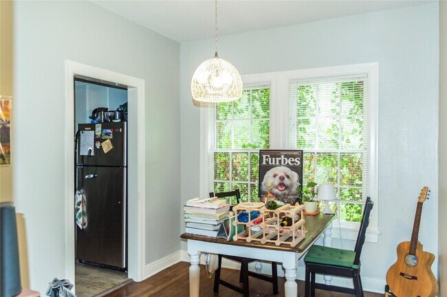 Building Photo - 1918 Robbins Pl