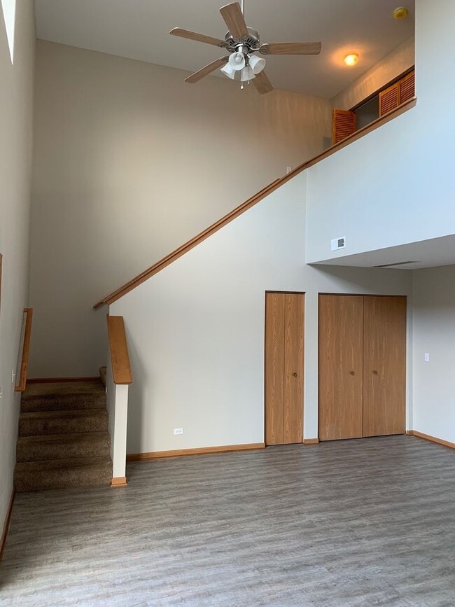 Building Photo - 1615 W Chrysler Dr