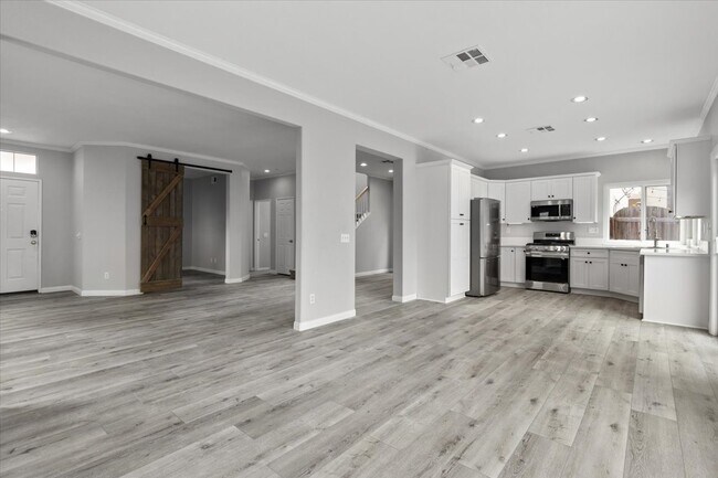 Family Room - 720 Foxhall Ct
