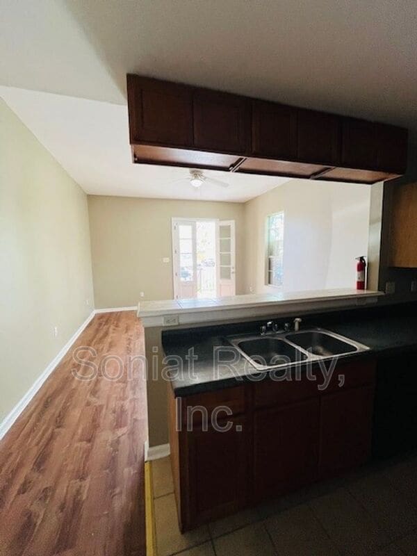 Building Photo - 2645 N Galvez St