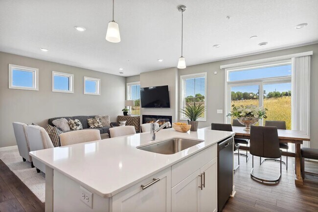 Building Photo - 10737 Wiles Way