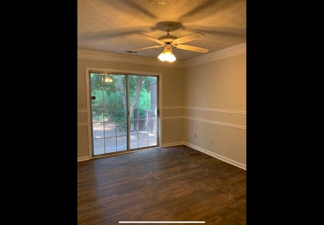 Building Photo - 1018 Plantation Way