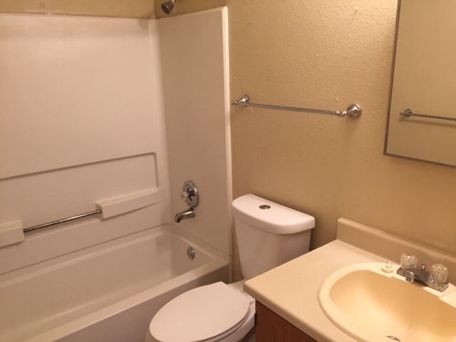 Building Photo - Spacious 4-Bedroom, 2.5-Bath Home with One-Car Garage!