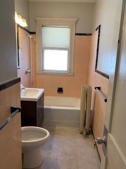 Bathroom 1 - 82 Wellington Rd