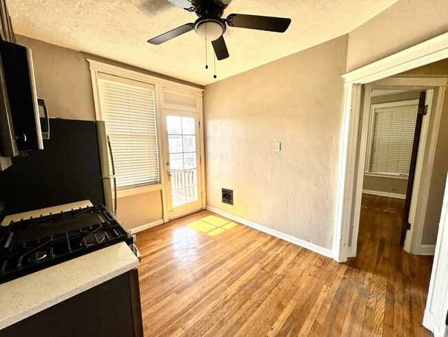 Building Photo - 4930 Tholozan Ave