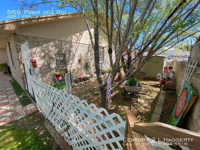 Building Photo - 568 Pinar Del Rio Dr