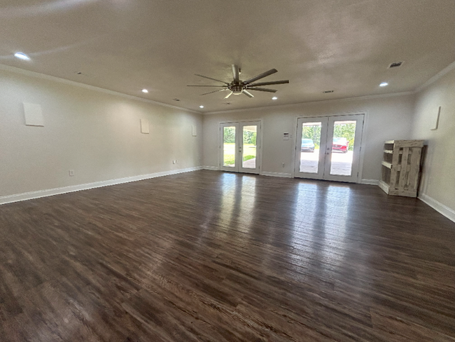 Building Photo - 13043 Sullivan Ln