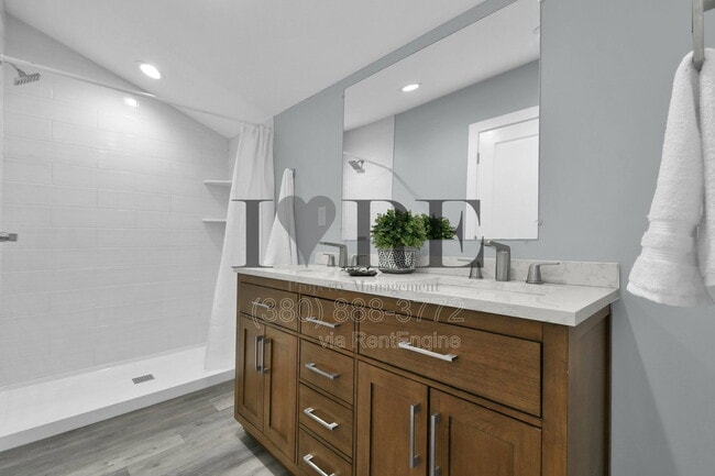 Building Photo - 429 E Mithoff St