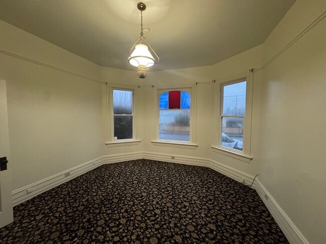 Building Photo - 226 Long St