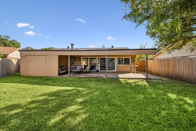 Building Photo - 1807 Highmeadow Cove