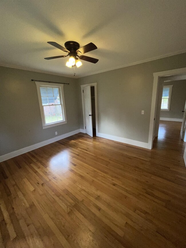 Building Photo - 310 Victory Dr